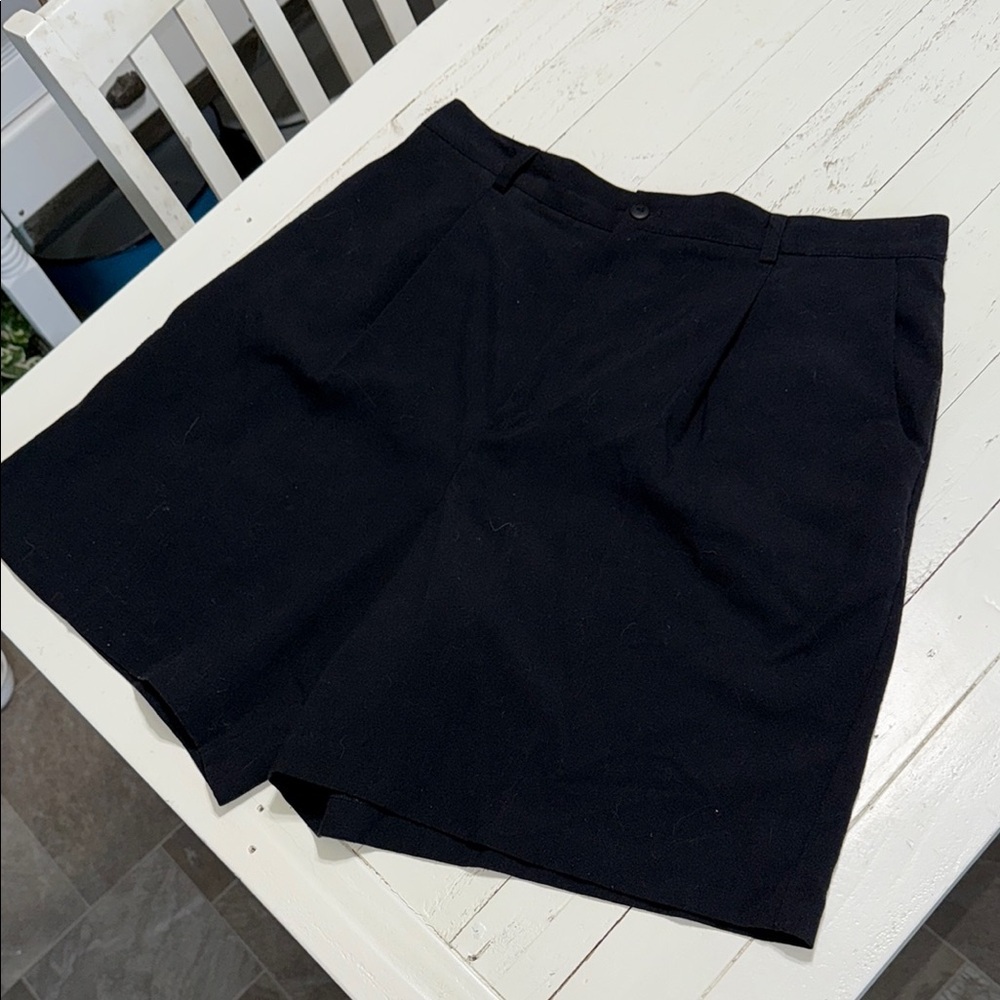 Vintage “east west fashions” Classic Black Shorts size 18 34”waist- pockets